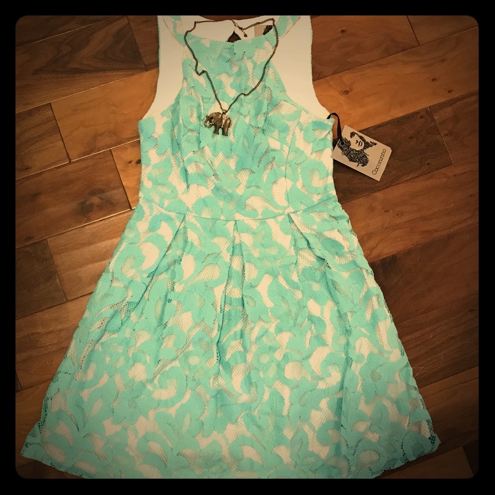 Lace sleeveless dress